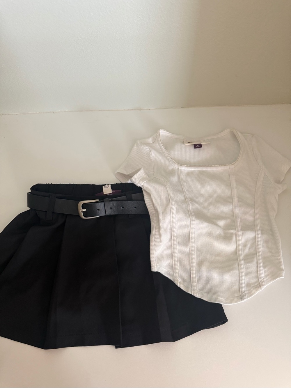 Girls feminine versatile White Ribbed Short Sleeve Top and skort